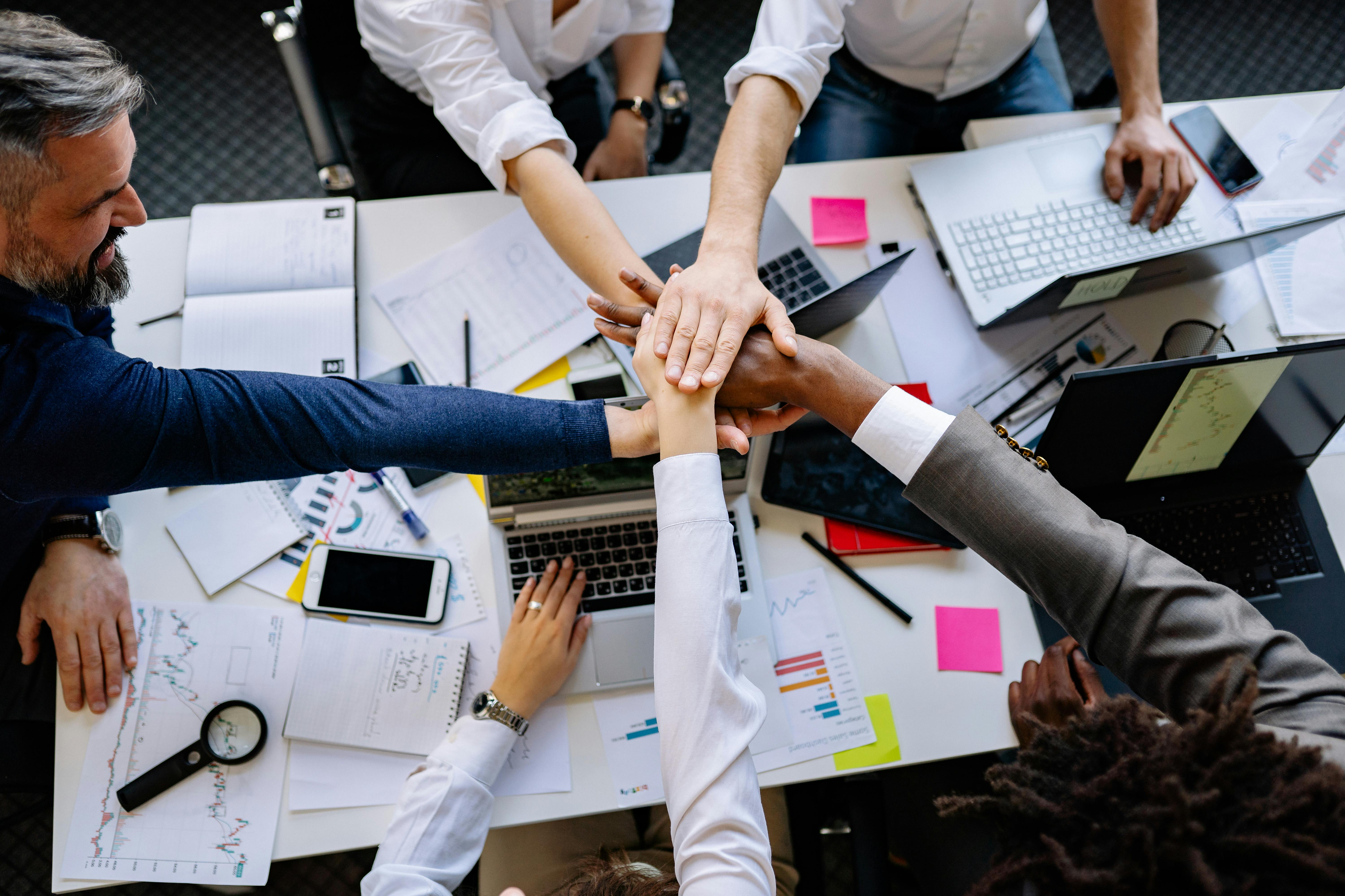 Equipo Urvika — profesionales inmobiliarios