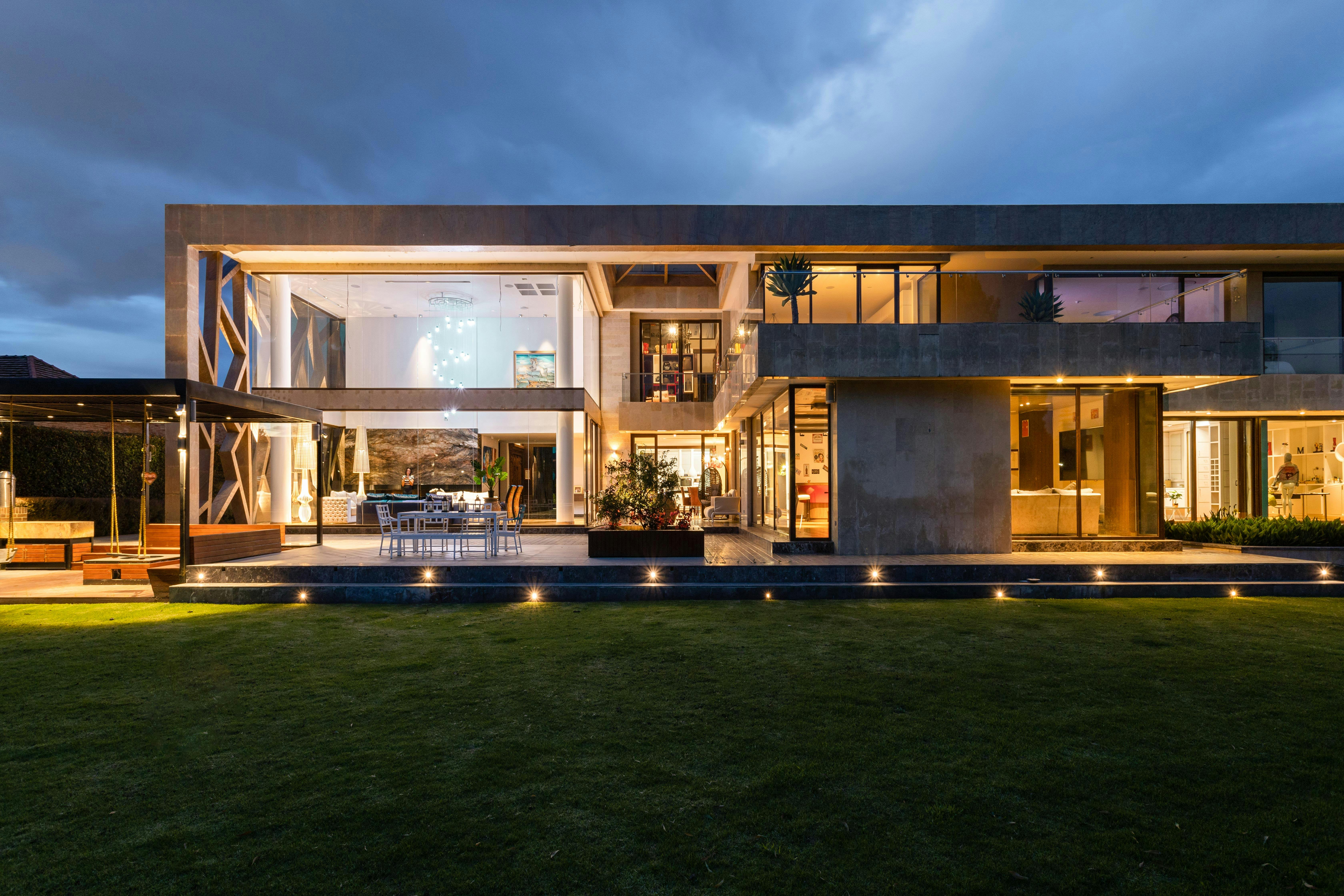 Fachada residencial — desarrollo y servicios inmobiliarios Urvika